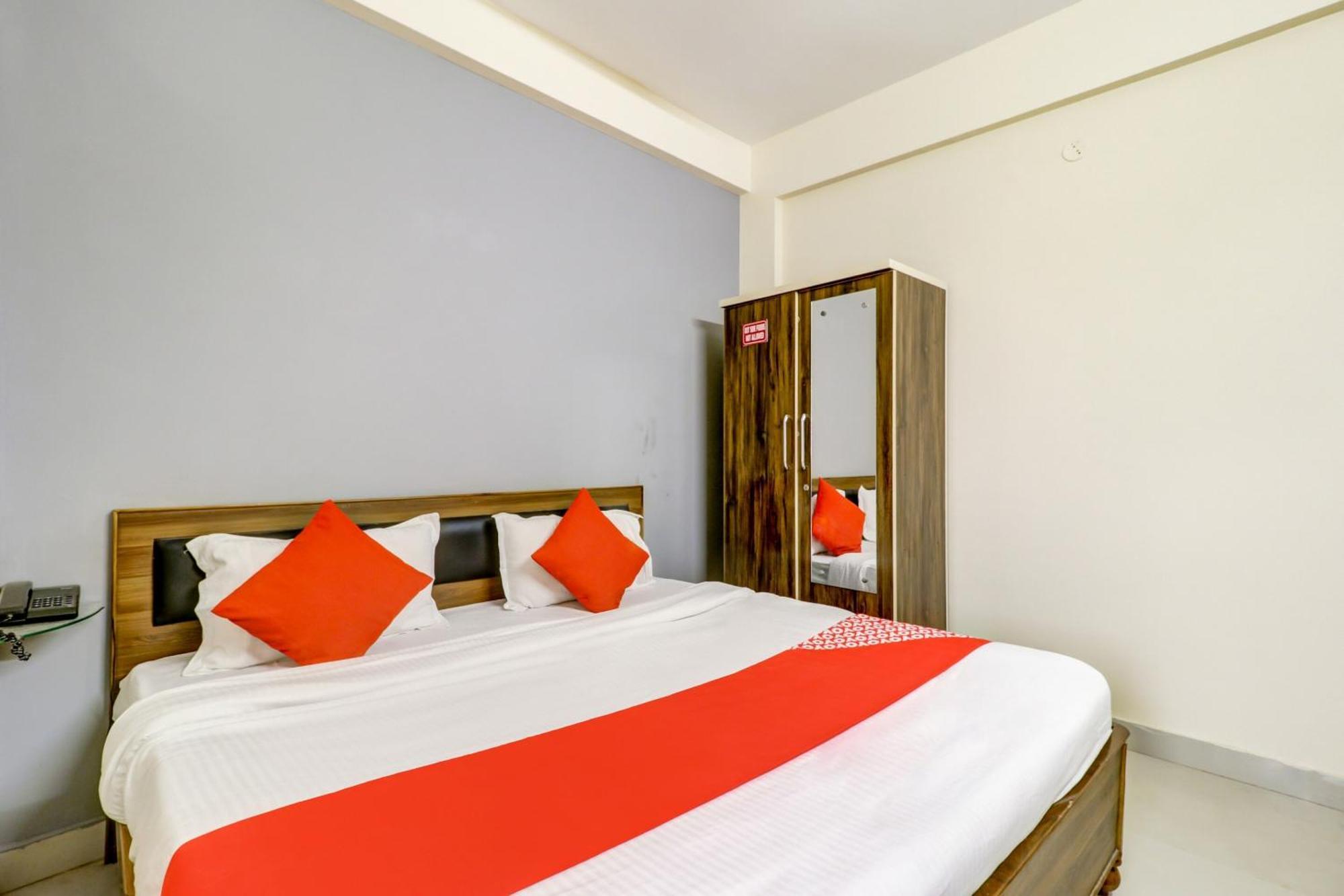 Hotel O The Crown Inn Nagpur Exteriör bild